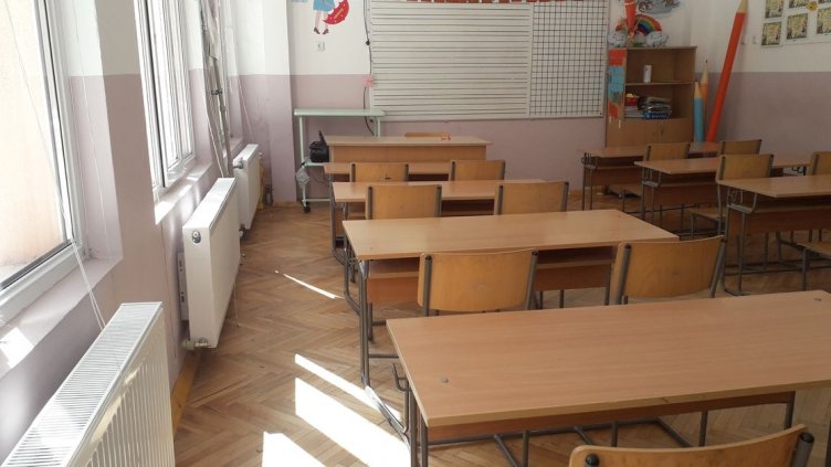 Студеният клас! Училища и забавачки без пари за отопление през зимата