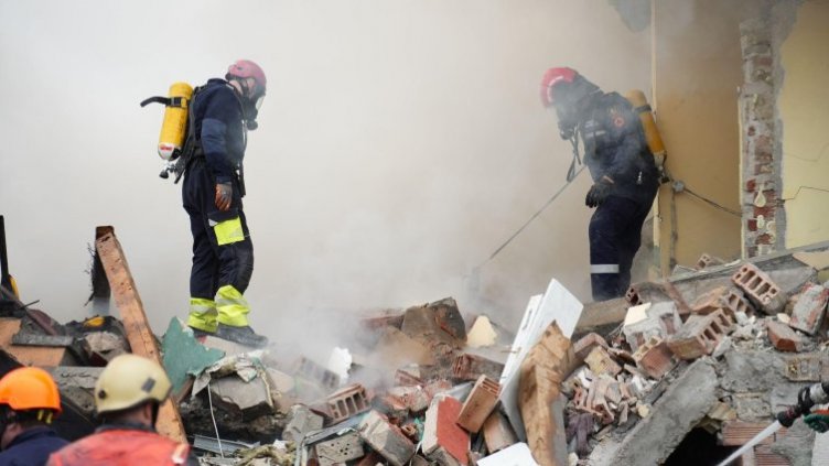 Откриха тяло сред отломките от взрива в Банкя