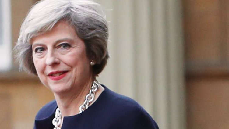 Консерваторите на Мей се сринаха в проучванията, притискат я да се оттегли