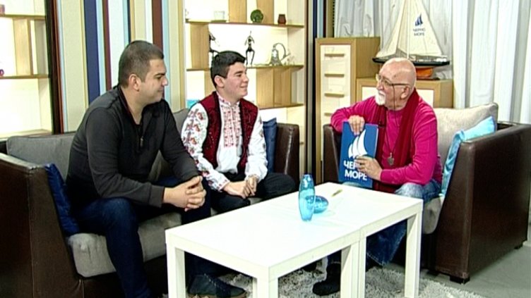 "Щрихи от утрото" (7.02.2017) - Минути за култура-Алексей Енчев и Милен ГеоргиевРазговор с преподавателя от НУИ „Добри Христов“ Алексей Енчев и с младия гайдар – Милен Георгиев