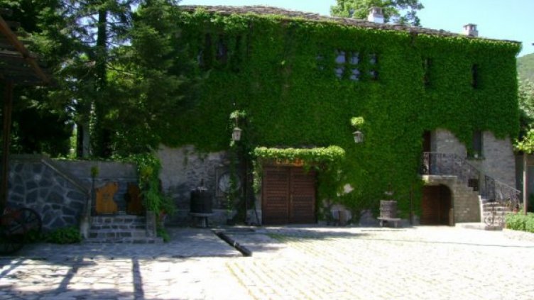 За 3,5 млн. лева: Резиденция на Тато си смени собственика