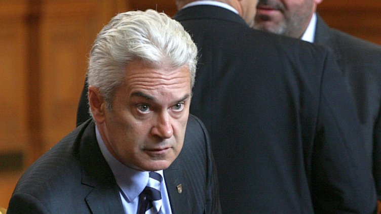 Пращат Волен да чисти гробищата