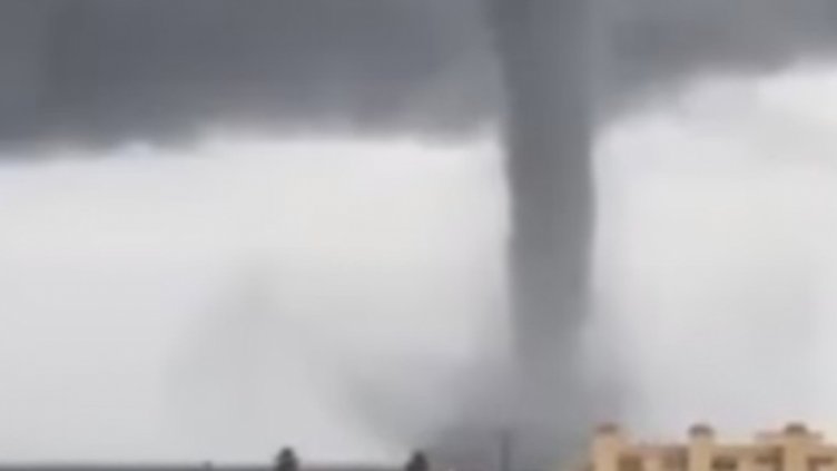 Огромен смерч удари бреговете на Валенсия (Видео)