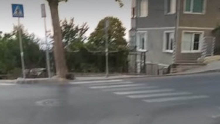 „Мерцедес“ помете пешеходка в „Кочмар“