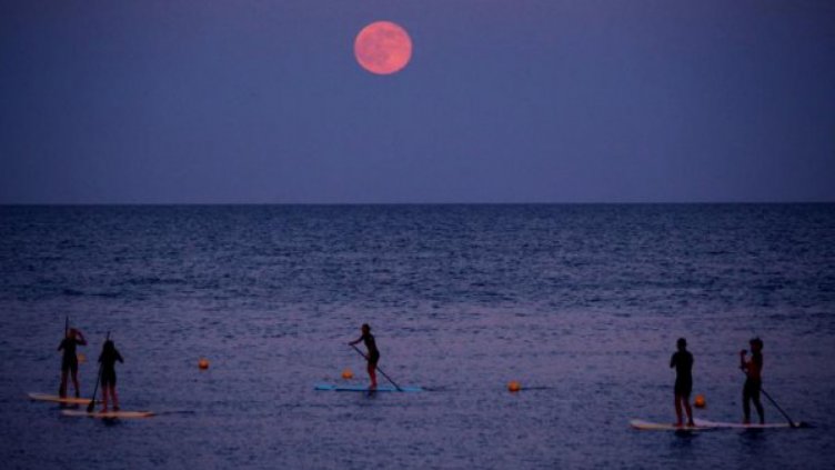 Ягодова луна гледаме тази вечер