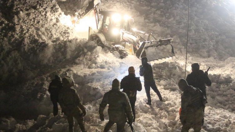 Петима загинаха при лавина в Турция, трима в капан
