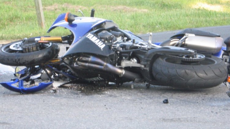 Моторист е в болница след катастрофа с микробус във Варна