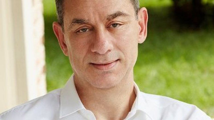 Директорът на Pfizer пипна COVID