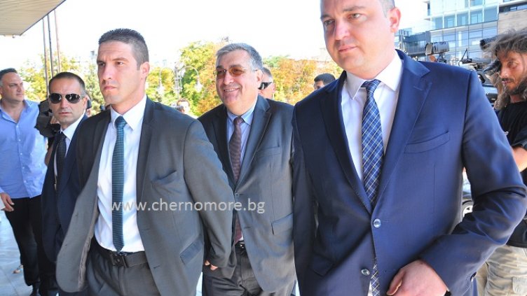 Премиерът: Митниците са разграден двор