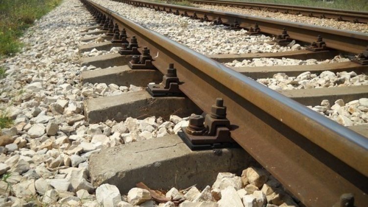 Локомотив излезе от релсите край Сопот