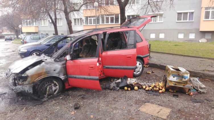 Подпалиха кола на търговци в Благоевград