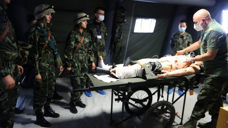 Обявиха ранен прием за военни лекари 