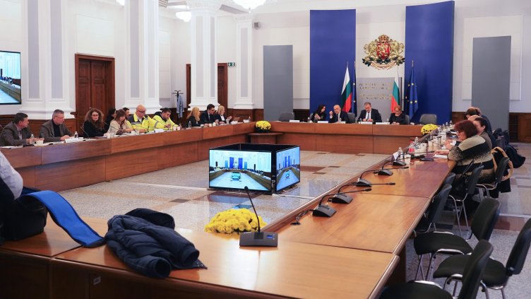 Тристранката се събира днес