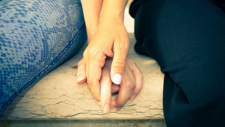 Разрешиха на гей двойка да извади български акт за раждане на сина си