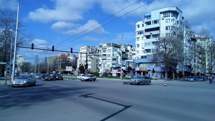Катастрофа между две коли стана на бул. &bdquo;Осми Приморски полк&ldquo;