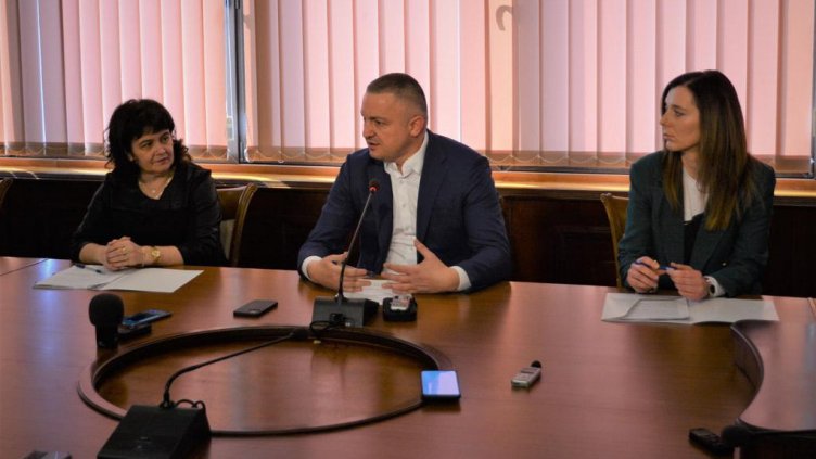 Подписаха първите договори за саниране във Варна с общински пари