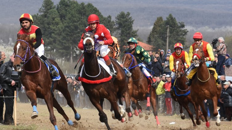С кушия отпразнуваха Тодоровден в Старо Оряхово (СНИМКИ)
