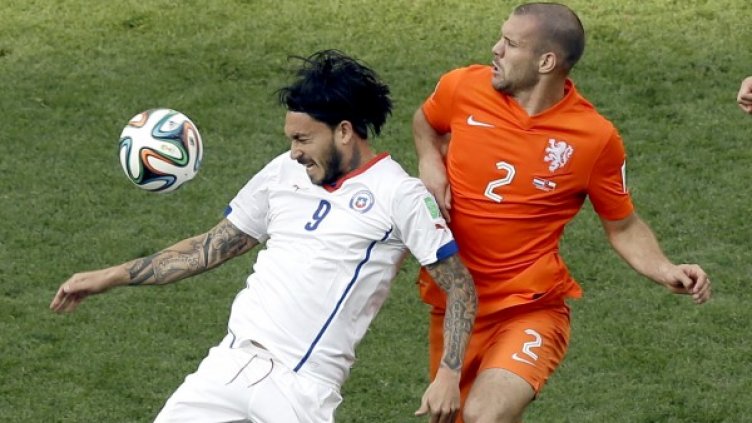 Холандия надигра и Чили