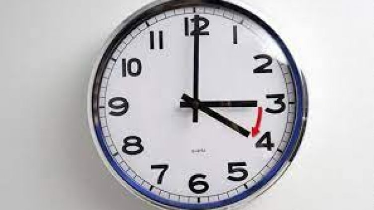 Местим часовника с час напред в 03.00 часа нощес
