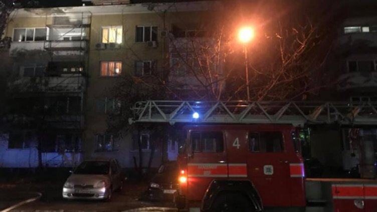Гори жилищна сграда в столицата
