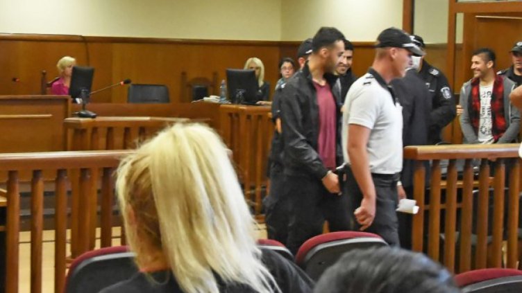 "Меркел, обичаме те!" в телефони на сирийци, отивали към ИД