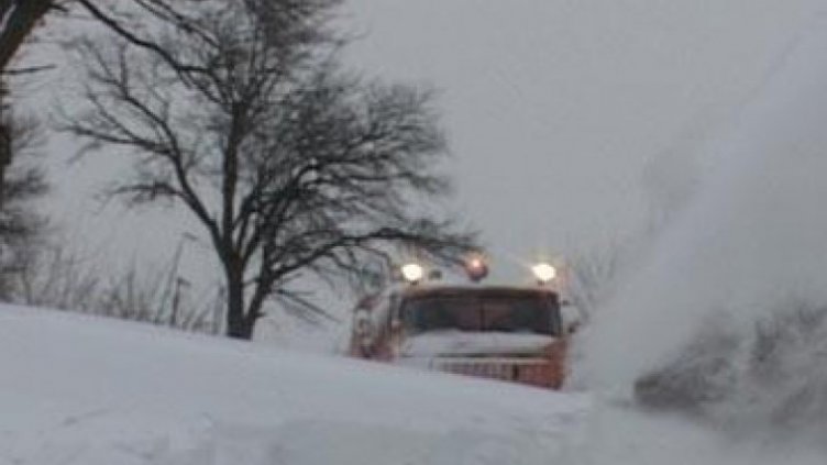 Над метър преспи на пътя Дуранкулак - Кардам  