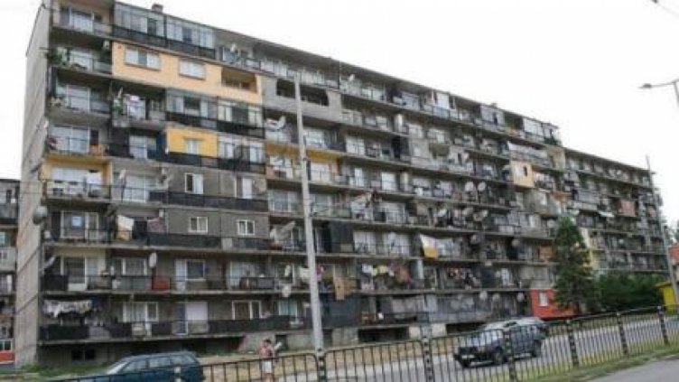 Над 40% от българите живеят в пренаселени домакинства