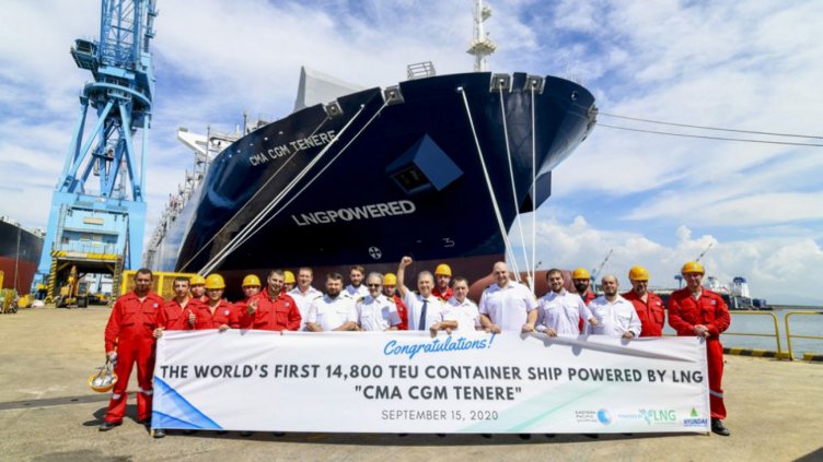 Кап. Валентин Димитров - възпитаник на ВВМУ „Никола Вапцаров”, ръководи рейса на LNG-контейнеровоза