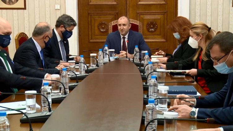 Слави не отиде лично при Радев, Божков го поздрави във Фейсбук (ВИДЕО)