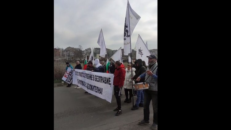 Протест на „Възраждане“ блокира пристанище Бургас-запад (ВИДЕО)
