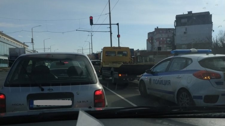 Катастрофа блокира бул. "Сливница" във Варна