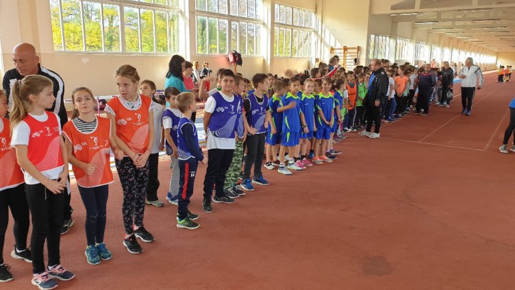 Деца от 11 варненски училища участваха в състезание по лека атлетика