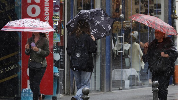Дъжд, бури и градушки на много места в страната днес