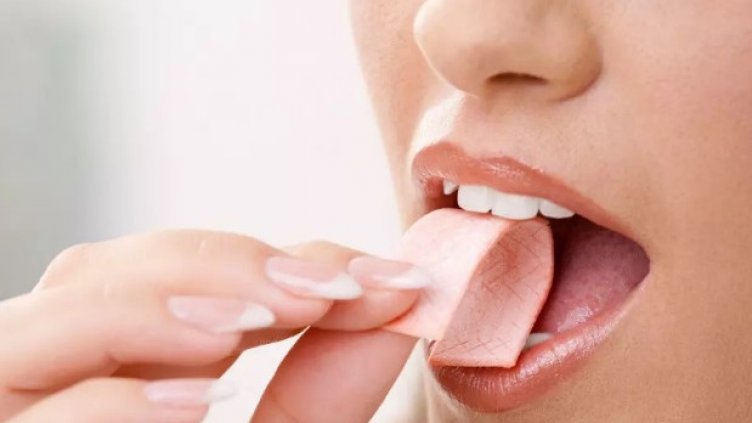 Опасно ли е да погълнем дъвка?