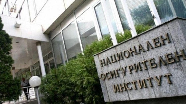 Вдигат с над 30% заплатите в НОИ