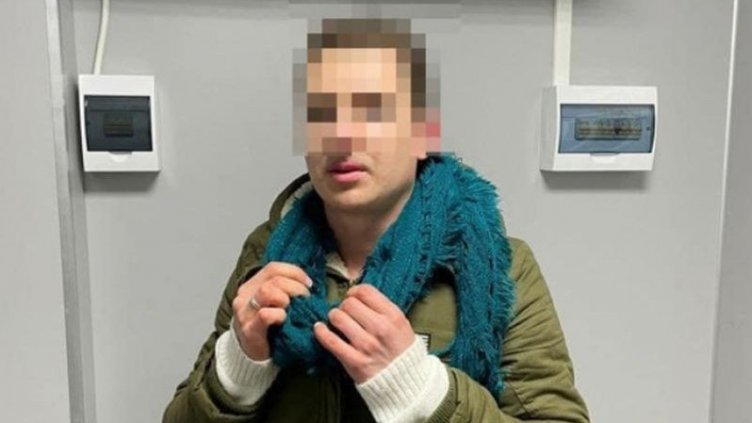 С червилце и рокля към... Свободата. Пипнаха дезертирал, дегизиран украинец