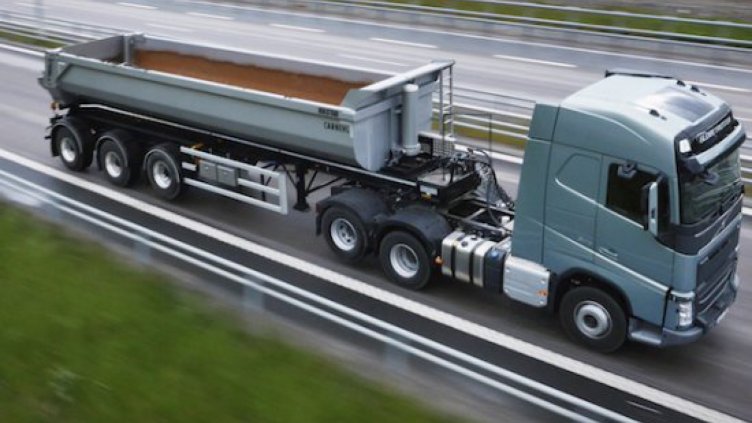 Спират движението на камионите над 12 т по автомагистралите