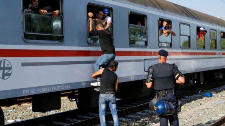 Даваме по €33,23 на месец на бежанец, Гърция – по 0