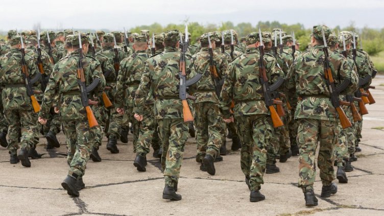 Без паника! Военните пращат повиквателни до запасняците