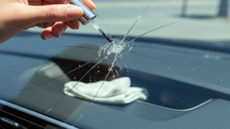 Бързо, лесно и евтино: Как да поправите пукнато стъкло сами