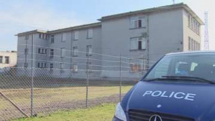 Издирват 9 от бунтовниците от бежанския център в Харманли