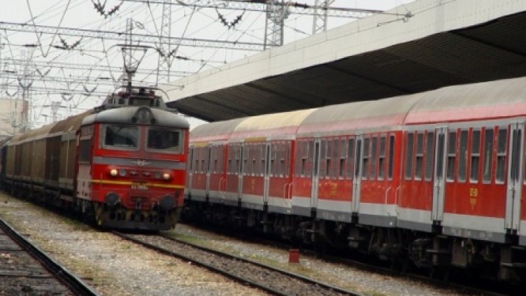 Пускат 2 сезонни нощни влакa София - Варна