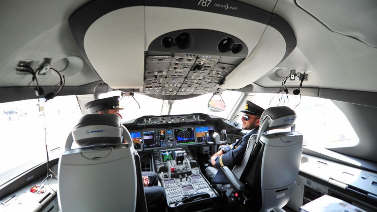 Търсят ръководители на полети, стартовата заплата е 3000 лв.