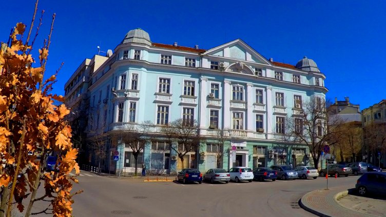 Започна обновяването на още една сграда в историческия център на Варна (СНИМКИ)