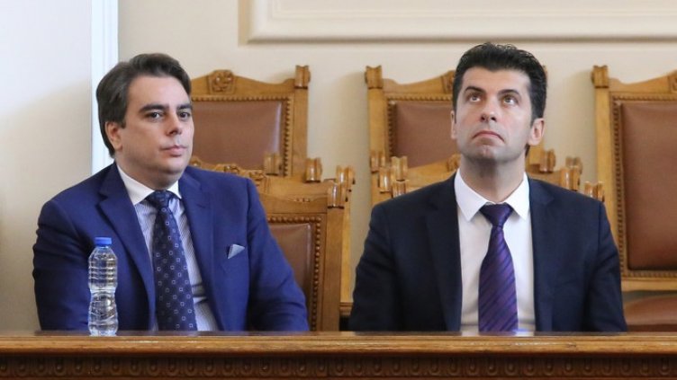 Василев – финансист №1, а беден. Петков с пари, има и сладкарница