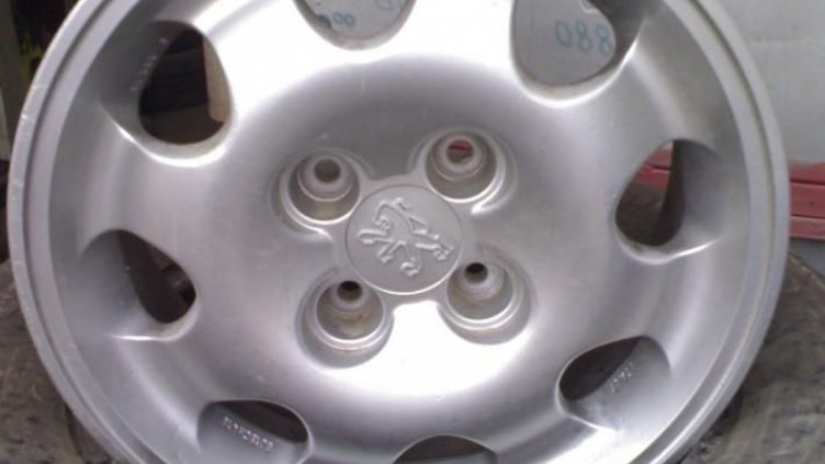 Крадец задигна 8 джанти