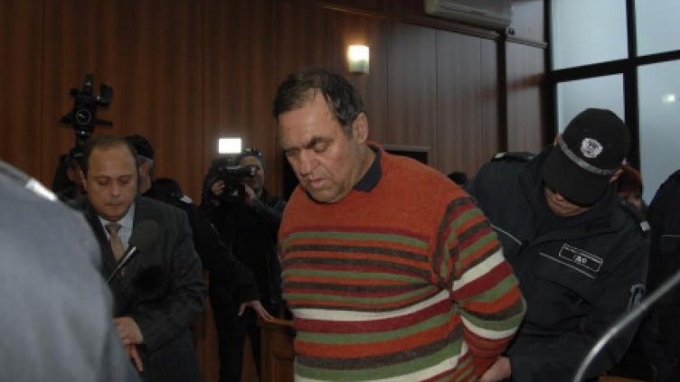 Евстатиев с ново обвинение – напил изнасилената Ирена 