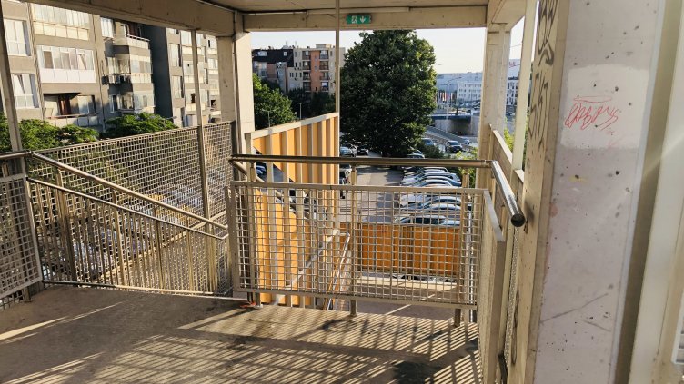 Възстановиха осветлението и парапетите на пасарелките по варненския бул. "Левски"