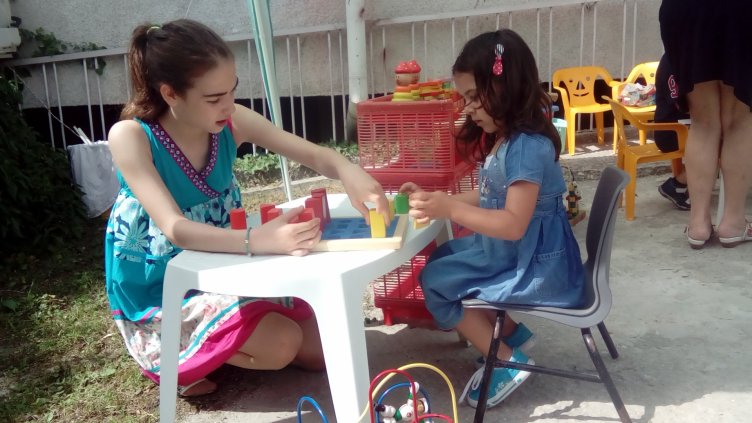 Осиновени деца от цялата страна щуряха днес във "Виница"