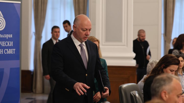 Росен Желязков: Времето за политически дебат за еврото беше през 1997 г.